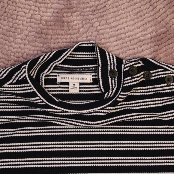 Free Assembly Women's Button Shoulder Mock Neck Ribbed Top, Dark Navy, Size Med - Picture 6 of 11